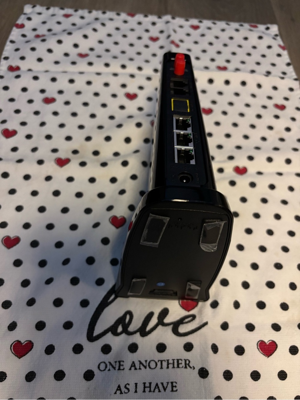 Black Router/Modem with‎ Red Antenna Caps - Picture 3 of 6